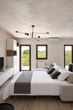 3 Schlafzimmer, Schreibtisch, Bügeleisen/Bügelbrett, Reisekinderbett