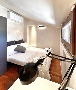 2 Schlafzimmer, Schreibtisch, Bügeleisen/Bügelbrett, Reisekinderbett