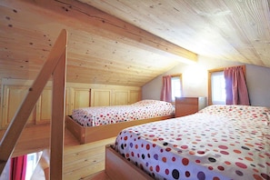 Travel crib, free WiFi
