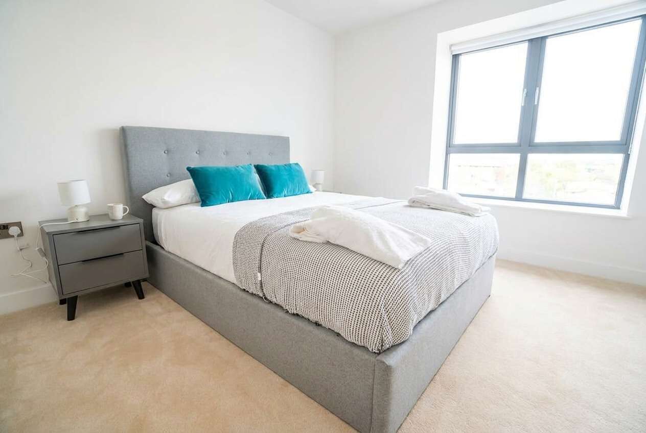 2 bedrooms, desk, iron/ironing board, WiFi