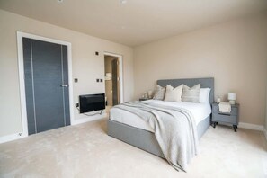2 bedrooms, iron/ironing board, WiFi, bed sheets - Modern & Spacious 2 Bed Apartment in Birmingham (Birmingham)