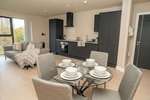 Modern & Spacious 2 Bed Apartment in Birmingham