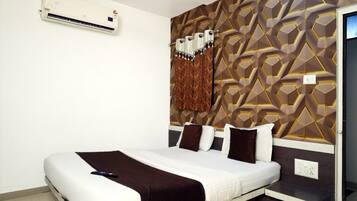 Free WiFi, bed sheets