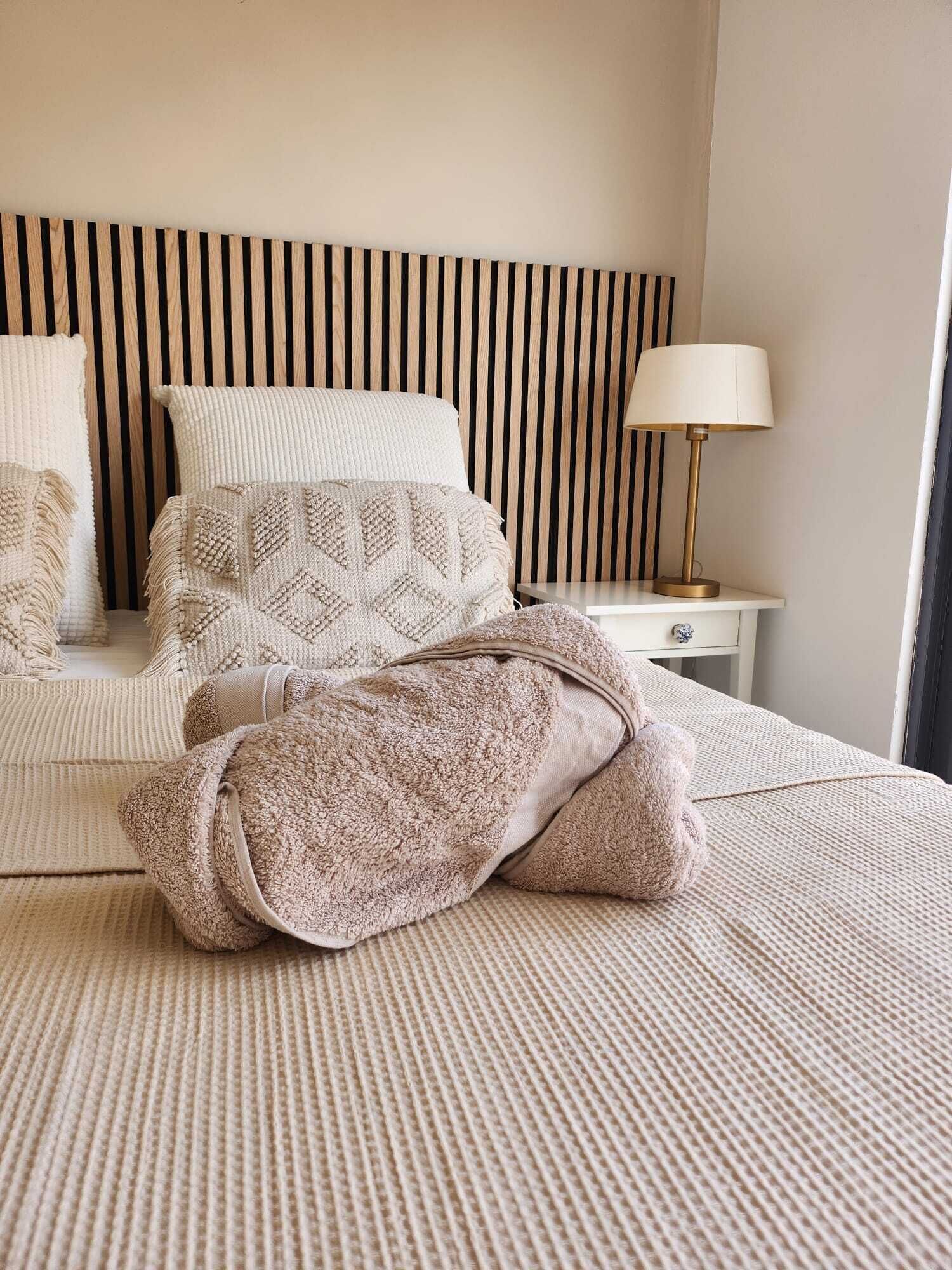 3 室のベッドルーム、セーフティボックス (室内)、アイロン / アイロン台、旅行用ベビーベッド