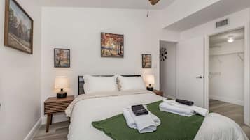 2 Schlafzimmer, Schreibtisch, Bügeleisen/Bügelbrett, WLAN