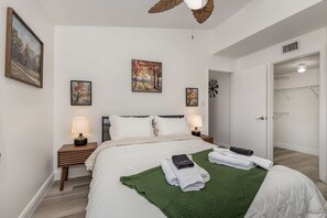 2 dormitorios, escritorio, tabla de planchar con plancha y wifi