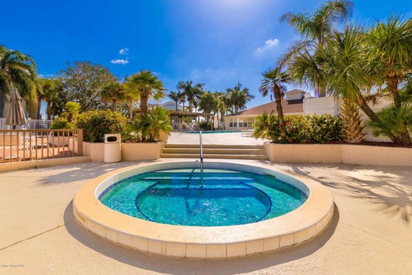 A heated pool - D&D · Pondview Modern Farmhouse Condo (Indialantic)