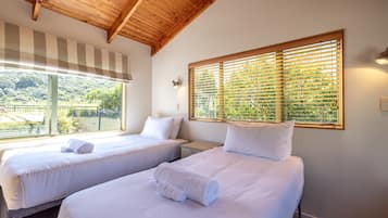 3 bedrooms, iron/ironing board, Internet, bed sheets