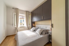 3 Schlafzimmer, Schreibtisch, Bügeleisen/Bügelbrett, kostenloses WLAN