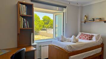 5 slaapkamers, een strijkplank/strijkijzer, gratis wifi, beddengoed