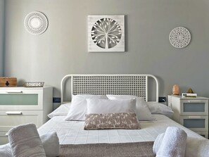 5 bedrooms, iron/ironing board, free WiFi, bed sheets