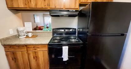 Vibrant Relaxing Retreat Fully Stocked Apartment