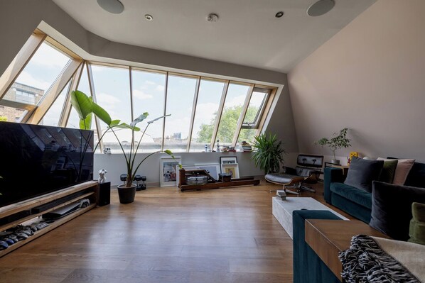 TV connectée, jeux vidéo, livres, chaîne hi-fi