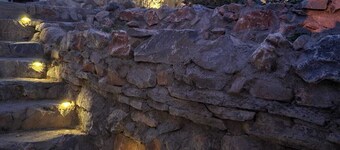 Entire floor w 2-bedroom in Milas with WiFi, AC.&Private pool.