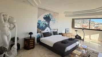 3 bedrooms, iron/ironing board, internet, bed sheets