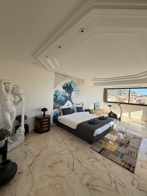 3 bedrooms, iron/ironing board, internet, bed sheets