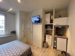 1 bedroom, iron/ironing board, WiFi, bed sheets - Furnished and equipped room in a downtown residence  (Montluçon)