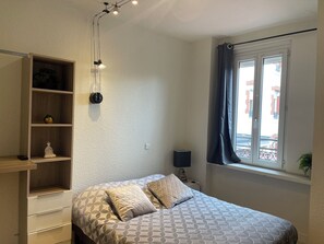 1 chambre, fer et planche Ă repasser, Wi-Fi, draps fournis