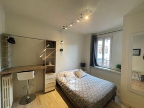 1 bedroom, iron/ironing board, WiFi, bed sheets - Furnished and equipped room in a downtown residence  (Montluçon)
