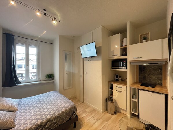 1 chambre, fer et planche Ă repasser, Wi-Fi, draps fournis