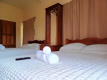 Deluxe Room. Southern Corner Motel & Restaurant