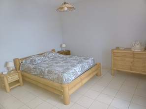 2 bedrooms, desk, iron/ironing board, travel cot