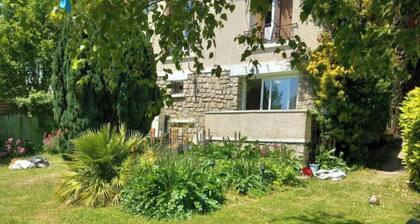 Studio on the banks of the Seine. All comforts.