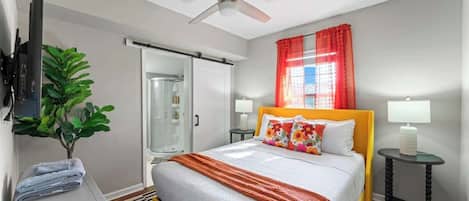 4 bedrooms, desk, iron/ironing board, travel cot