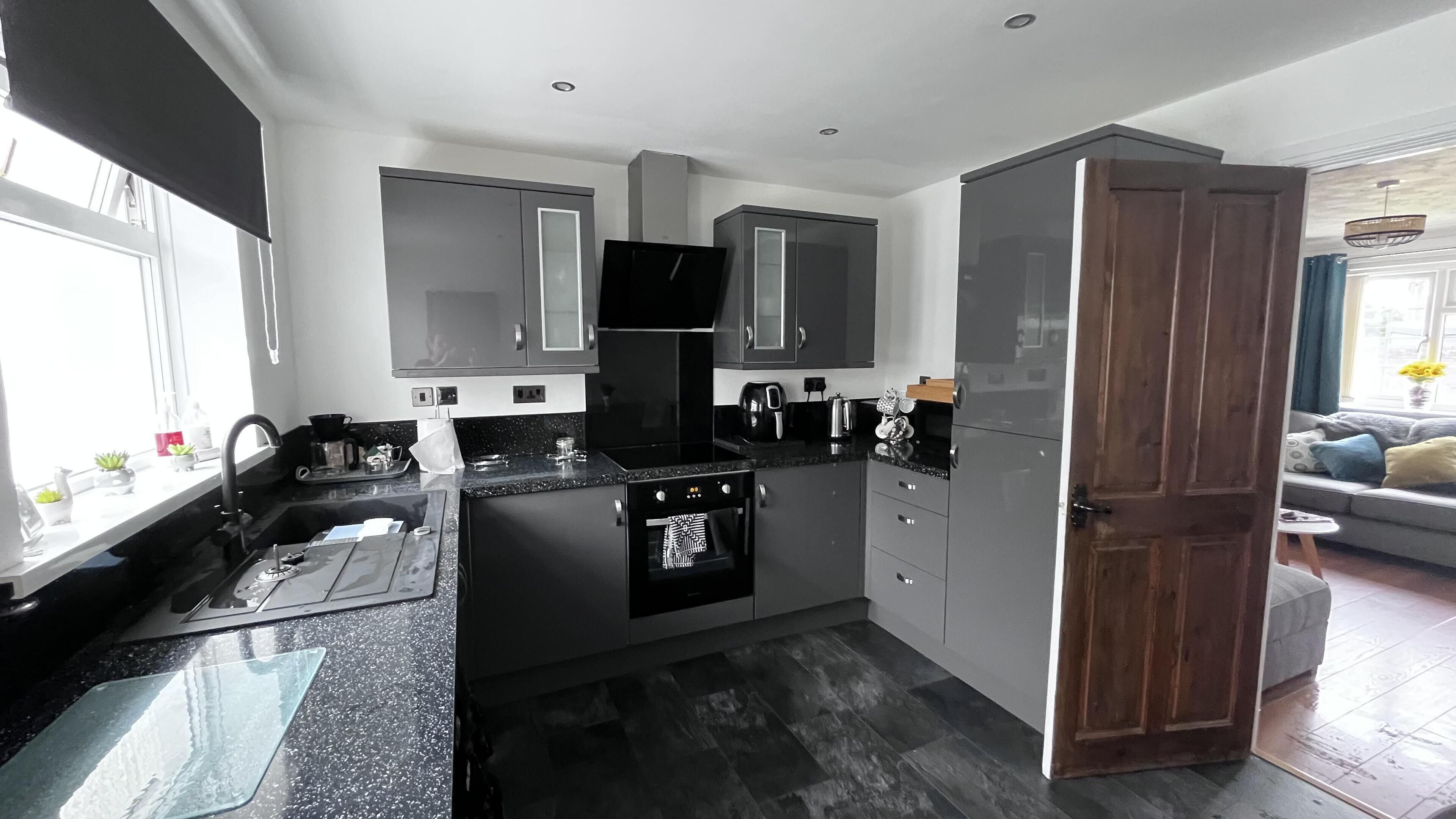 House | Private kitchen | Fridge, microwave, oven, stovetop