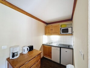 Fridge, microwave, dishwasher