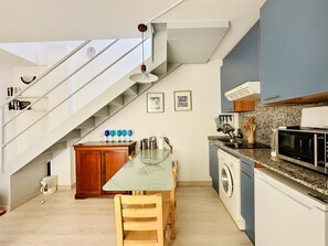 Fridge, microwave, stovetop, coffee/tea maker