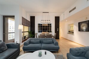 House - Cozy 3BR Space at JBR Beach Nearby (Dubai)