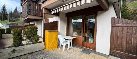 屋外ダイニングエリア