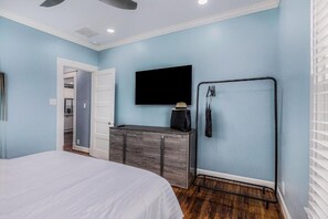 Deluxe villa, uitzicht op tuin | 2 slaapkamers, hypoallergeen beddengoed, individueel gedecoreerd