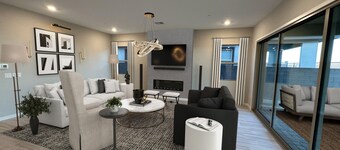 Spacious 4-bedroom house with Strip Views 20 Minutes from Strip