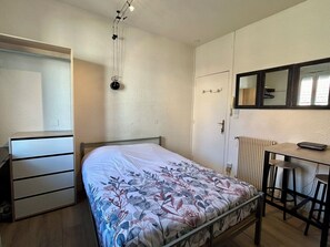 1 bedroom, iron/ironing board, free WiFi, bed sheets - Furnished and equipped room in downtown residence (Montluçon)
