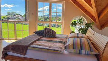 4 Schlafzimmer, Schreibtisch, Bügeleisen/Bügelbrett, Reisekinderbett