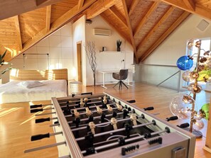 4 Schlafzimmer, Schreibtisch, Bügeleisen/Bügelbrett, Reisekinderbett