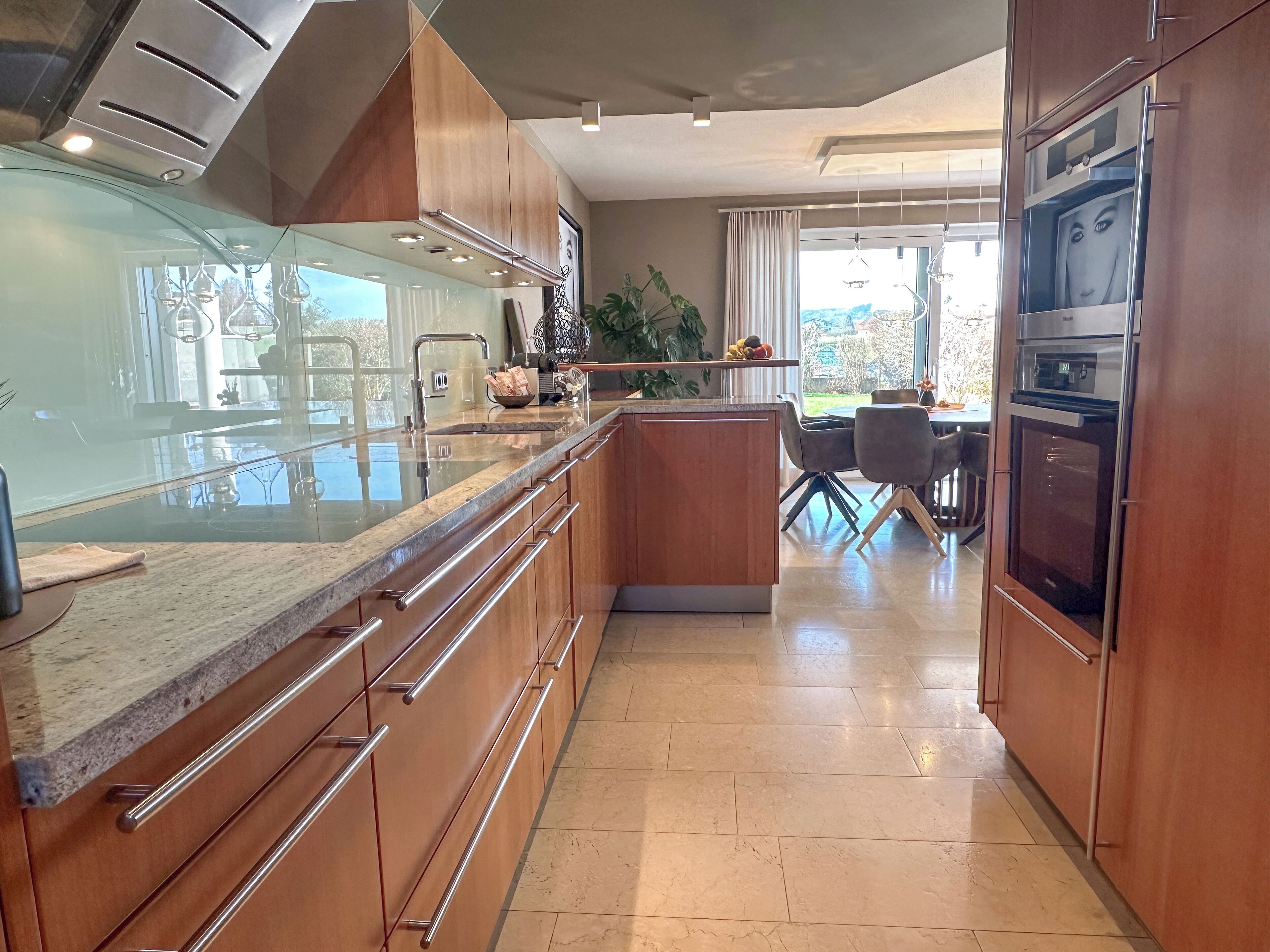 Réfrigérateur, four, plaque de cuisson, lave-vaisselle