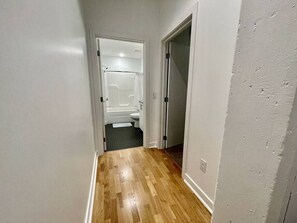 Hårføner og håndklær