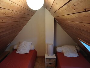 3 bedrooms, iron/ironing board, travel cot, free WiFi