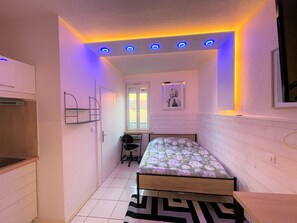 1 chambre, fer et planche à repasser, Wi-Fi, draps fournis