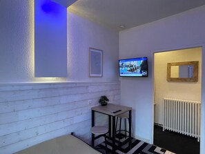 1 室のベッドルーム、アイロン / アイロン台、WiFi、ベッドシーツ