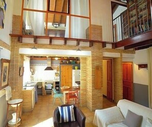 Smart TV y chimenea 