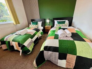 House | 3 bedrooms, desk, iron/ironing board, free WiFi