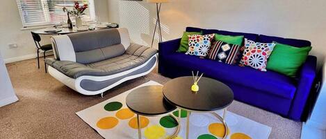 House | Ruang tamu | TV