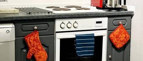 Maison | Cuisine privée | Réfrigérateur, micro-ondes, four, plaque de cuisson