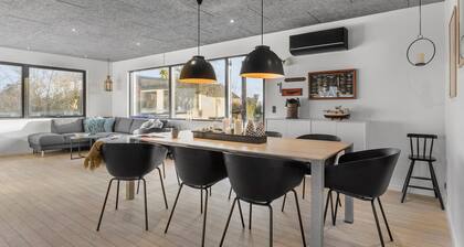 Stunning home in Endelave with WiFi