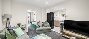 Spacious 5BR Oxford Home, Sleeps 11