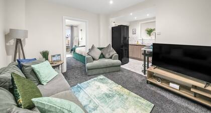 Spacious 5BR Oxford Home, Sleeps 11